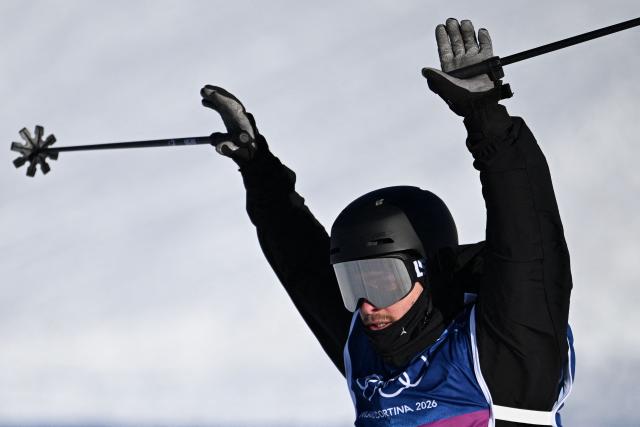 France's Matias Roche reacts after competing in the freestyle skiing men's freeski slopestyle qualification run 2 during the Milano Cortina 2026 Winter Olympic Games at Livigno Snow Park, in Livigno (Valtellina), on February 7, 2026. (Photo by Kirill KUDRYAVTSEV / AFP)