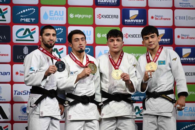 Gold medallist Azerbaijan's Balabay Aghayev (2L) poses in the podium with silver medallist Ukraine's Dilshot Khalmatov (L) and bronze medallists Israel's Izhak Ashpiz (2R) and Kazakhstan's Aman Bakytzhan in the podium of the men's -60kg Final at the Paris Grand Slam judo tournament in Paris on February 7, 2026. (Photo by Julie SEBADELHA / AFP)