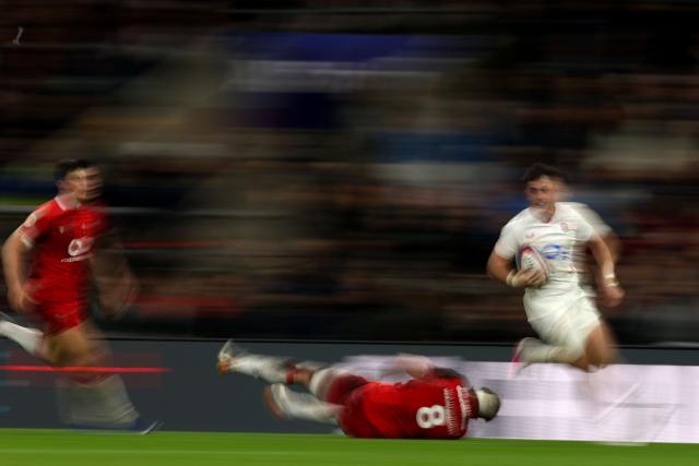 England's wing Henry Arundell runs with the ball to score the teams fourth try during the Six Nations international rugby union match between England and Wales at Allianz Stadium, Twickenham, in south-west London, on February 7, 2026. (Photo by Adrian Dennis / AFP)