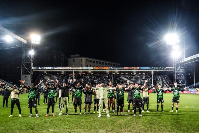 Cercle's players celebrate after winning the Belgian "Pro League" First Division football match between Royal Charleroi SC and Cercle Brugge at Stade du Pays de Charleroi in Charleroi on February 7, 2026. (Photo by BRUNO FAHY / BELGA / AFP) / Belgium OUT