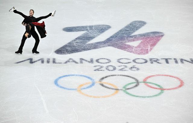 USA's Madison Chock and USA's Evan Bates compete in the figure skating team event ice dance-free dance during the Milano Cortina 2026 Winter Olympic Games at Milano Ice Skating Arena in Milan on February 7, 2026. (Photo by JULIEN DE ROSA / AFP)