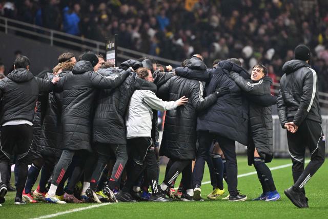 Lyon's players celebrate their victory at the end of the French L1 football match between FC Nantes and Olympique Lyonnais (OL) at the Stade de la Beaujoire–Louis Fonteneau in Nantes, western France, on February 7, 2026. (Photo by Damien Meyer / AFP)