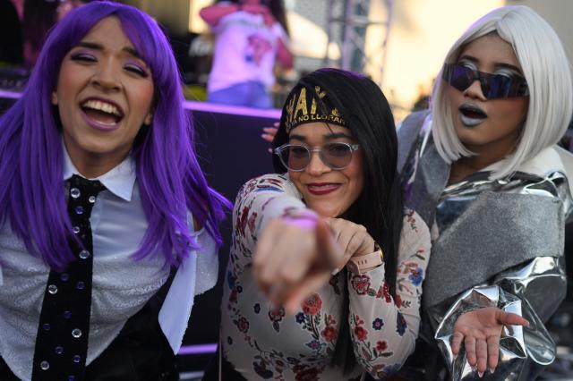 Fans of Colombian singer Shakira wait outside the Jorge “Magico” Gonzalez National Stadium ahead of her first concert of the tour in El Salvador, in San Salvador on February 7, 2026. (Photo by Marvin RECINOS / AFP)
