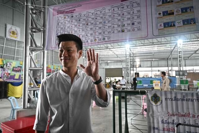 TOPSHOT - People's Party leader and prime ministerial candidate Natthaphong Ruengpanyawut gestures after voting in Thailand's general election at a polling station in Bangkok on February 8, 2026. Voting opened on February 8 in a Thai general election pitting the popular reformists who came first last time against the conservative who ended up as prime minister, with ex-leader Thaksin Shinawatra looming large from his prison cell. (Photo by Lillian SUWANRUMPHA / AFP)