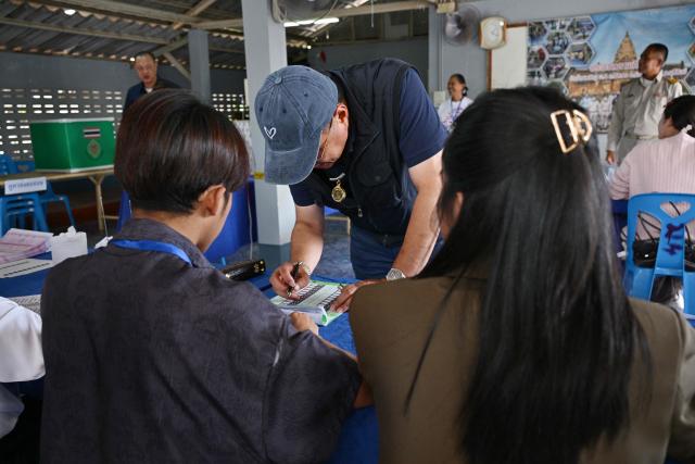 Thailand's Prime Minister and Bhumjaithai Party leader Anutin Charnvirakul arrives to vote in Thailand's general election at a polling station in Buriram province on February 8, 2026. Thais voted on February 8 in an election pitting the popular reformists who came first last time against the conservative who ended up as prime minister, with ex-leader Thaksin Shinawatra looming large from his prison cell. (Photo by ANTHONY WALLACE / AFP)