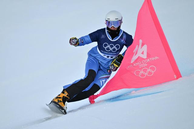 Italy's Elisa Caffont competes in the snowboard women's parallel giant slalom qualification run at Livigno Snow Park during the Milano Cortina 2026 Winter Olympic Games, in Livigno (Valtellina), on February 8, 2026. (Photo by Jeff PACHOUD / AFP)