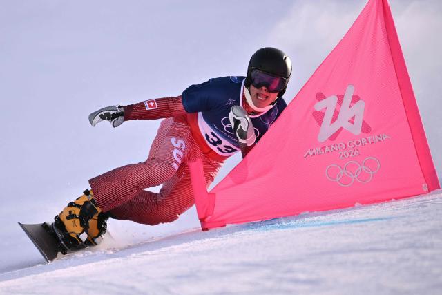 Switzerland's Gian Casanova competes in the snowboard men's parallel giant slalom qualification run at Livigno Snow Park during the Milano Cortina 2026 Winter Olympic Games, in Livigno (Valtellina), on February 8, 2026. (Photo by Jeff PACHOUD / AFP)