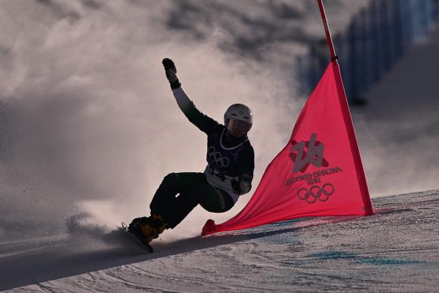 Slovenia's Gloria Kotnik competes in the snowboard women's parallel giant Slalom elimination run at Livigno Snow Park during the Milano Cortina 2026 Winter Olympic Games, in Livigno (Valtellina), on February 8, 2026. (Photo by Jeff PACHOUD / AFP)