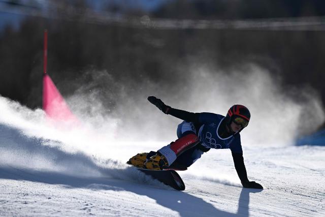 Bulgaria's Malena Zamfirova competes in the snowboard women's parallel giant Slalom elimination run at Livigno Snow Park during the Milano Cortina 2026 Winter Olympic Games, in Livigno (Valtellina), on February 8, 2026. (Photo by Kirill KUDRYAVTSEV / AFP)