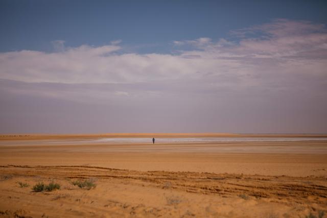 A Blue March participant is seen at the Banc d’Arguin on February 6, 2026. The Blue March held its second edition this year at the Banc d’Arguin, a UNESCO World Heritage site marking its 50th anniversary. The citizen-led artistic and environmental initiative is organised by the Mauritanian Environmental Association (AME), and was initiated by Mauritanian-born Malian film director Abderrahmane Sissako and Senegalese screenwriter Kessen Fatoumata Tall.
The week-long collective walk aims to raise awareness of Mauritania’s biodiversity and foster dialogue on climate change and desertification among researchers, artists and policymakers. (Photo by Kang-Chun Cheng / AFP)