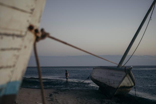 A Blue March participant explores the shore of the village of Teichott at the Banc d’Arguin in the late afternoon on February 6, 2026. The Blue March held its second edition this year at the Banc d’Arguin, a UNESCO World Heritage site marking its 50th anniversary. The citizen-led artistic and environmental initiative is organised by the Mauritanian Environmental Association (AME), and was initiated by Mauritanian-born Malian film director Abderrahmane Sissako and Senegalese screenwriter Kessen Fatoumata Tall.
The week-long collective walk aims to raise awareness of Mauritania’s biodiversity and foster dialogue on climate change and desertification among researchers, artists and policymakers. (Photo by Kang-Chun Cheng / AFP)