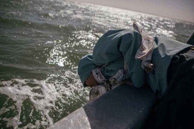 A participant leans over the side of a traditional wooden boat during The Blue March at the Banc d’Arguin on February 7, 2026. The Blue March held its second edition this year at the Banc d’Arguin, a UNESCO World Heritage site marking its 50th anniversary. The citizen-led artistic and environmental initiative is organised by the Mauritanian Environmental Association (AME), and was initiated by Mauritanian-born Malian film director Abderrahmane Sissako and Senegalese screenwriter Kessen Fatoumata Tall.
The week-long collective walk aims to raise awareness of Mauritania’s biodiversity and foster dialogue on climate change and desertification among researchers, artists and policymakers. (Photo by Kang-Chun Cheng / AFP)
