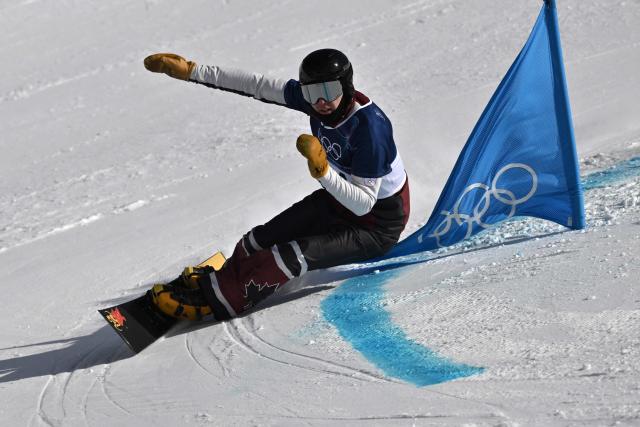 Canada's Arnaud Gaudet competes in the snowboard men's parallel giant slalom last 16 run at Livigno Snow Park during the Milano Cortina 2026 Winter Olympic Games, in Livigno (Valtellina), on February 8, 2026. (Photo by Jeff PACHOUD / AFP)