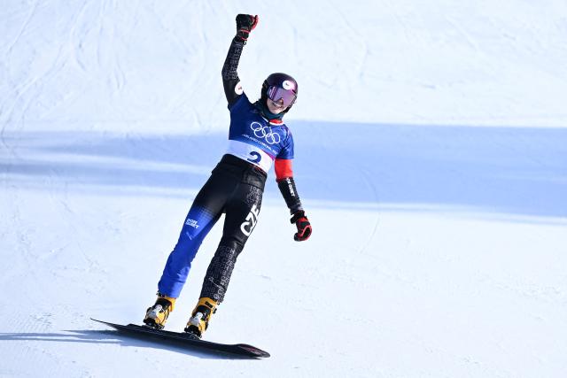 Czech Republic's Zuzana Maderova celebrates winning the snowboard women's parallel giant slalom final at Livigno Snow Park during the Milano Cortina 2026 Winter Olympic Games, in Livigno (Valtellina), on February 8, 2026. (Photo by Kirill KUDRYAVTSEV / AFP)
