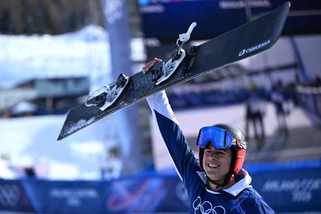 Bulgaria's Tervel Zamfirov reacts in the snowboard men's parallel giant slalom small final at Livigno Snow Park during the Milano Cortina 2026 Winter Olympic Games, in Livigno (Valtellina), on February 8, 2026. (Photo by Kirill KUDRYAVTSEV / AFP)