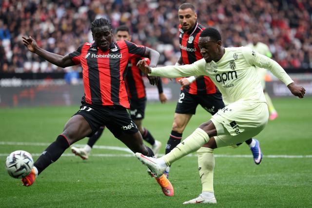 Nice's Ghanaian defender #37 Kojo Peprah Oppong (L) fights for the ball with Monaco's US forward #09 Folarin Balogun (R) during the French L1 football match between OGC Nice and AS Monaco at the Allianz Riviera Stadium in Nice, south-eastern France on February 8, 2026.  (Photo by Valery HACHE / AFP)