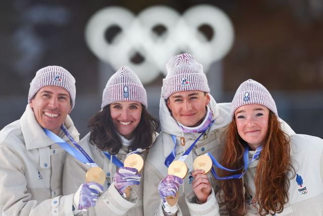 Gold medallists France's Eric Perrot, France's Quentin Fillon Maillet, France's Lou Jeanmonnot, France's Julia Simon pose with their medals following the podium ceremony of the mixed biathlon 4 x 6km relay event during the Milano Cortina 2026 Winter Olympic Games at the Anterselva Biathlon Arena (Sudtirol Arena) in Anterselva (Val Pusteria) on February 8, 2026. (Photo by FRANCK FIFE / AFP)