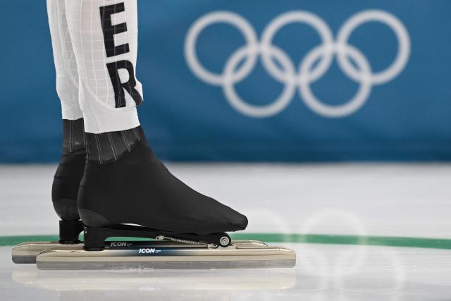 An athlete's skates are seen near the Olympic rings during the speed skating men's 5000m during the Milano Cortina 2026 Winter Olympic Games at Milano Speed Skating Stadium in Milan on February 8, 2026. (Photo by Daniel MUNOZ / AFP)