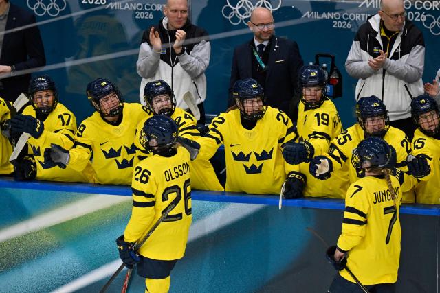 Sweden's players celebrate the opening goal by Sweden's #23 Thea Johansson during the women's preliminary round Group B Ice Hockey match between France and Sweden at the Milano Rho Ice Hockey Arena at the Milano Cortina 2026 Winter Olympic Games in Milan, on February 8, 2026. (Photo by Alexander NEMENOV / AFP)