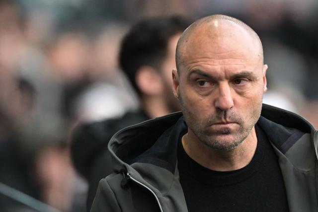 Angers' French head coach Alexandre Dujeux looks on from the technical area during the French L1 football match between SCO Angers and Toulouse FC at the Stade Raymond-Kopa in Angers on February 8, 2026. (Photo by Damien Meyer / AFP)