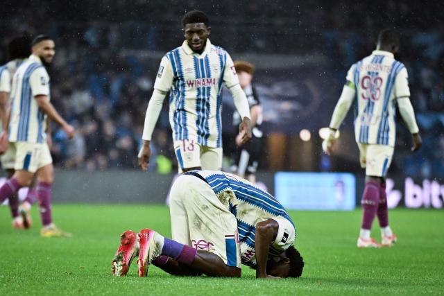 Le Havre’s Senegalese forward #45 Issa Soumare celebrates scoring his team's second goal during the French L1 football match between Le Havre AC and RC Strasbourg Alsace at the Stade Oceane in Le Havre, north-western France, on February 8, 2026. (Photo by Lou BENOIST / AFP)