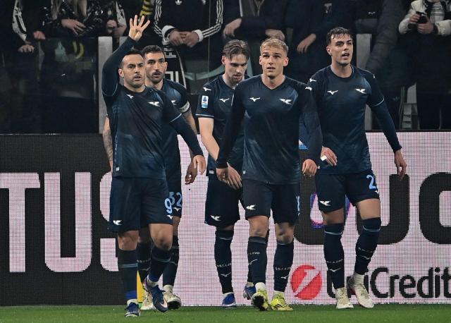 Lazio's Spanish Forward #9 Pedro (L) celebrates after scoring his team's first goal during the Italian Serie A football match Juventus vs Lazio at the Allianz stadium in Turin on February 8, 2026. (Photo by Isabella BONOTTO / AFP)