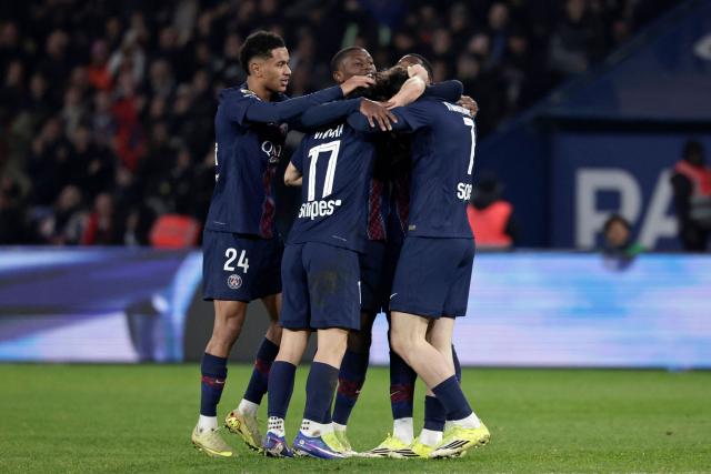 Paris Saint-Germain's Georgian forward #07 Khvicha Kvaratskhelia (R) celebrates with teammates after scoring Paris Saint-Germain's fourth goal during the French L1 football match between Paris Saint-Germain (PSG) and Olympique de Marseille (OM) at the Parc des Princes stadium in Paris on February 8, 2026. (Photo by STEPHANE DE SAKUTIN / AFP)