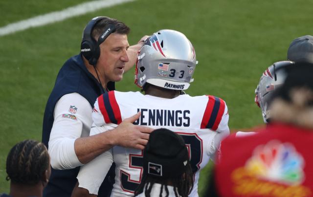 New Englans Patriots' head coach Mike Vrabel speaks with New England Patriots’ linebacker #33 Anfernee Jennings during Super Bowl LX between the New England Patriots and the Seattle Seahawks at Levi's Stadium in Santa Clara, California on February 8, 2026. (Photo by Patrick T. Fallon / AFP)