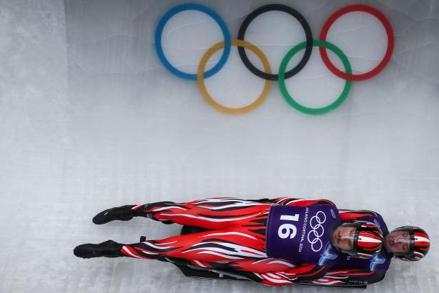 Austria's Thomas Steu and Austria's Wolfgang Kindl take part in the luge men's doubles training session at Cortina Sliding Centre during the Milano Cortina 2026 Winter Olympic Games in Cortina d'Ampezzo on February 9, 2026. (Photo by Franck FIFE / AFP)