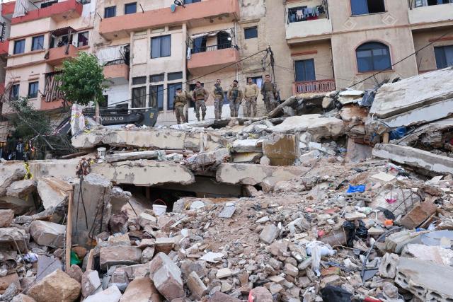 Lebanese soldiers secure the site on February 9, 2026, where an old residential building collapsed in the Bab al-Tabbaneh neighborhood of Tripoli a day earlier. The death toll in a building collapse in the northern Lebanese city of Tripoli rose to 14 after search and rescue operations ended, the civil defence chief said on February 9. (Photo by Anwar AMRO / AFP)