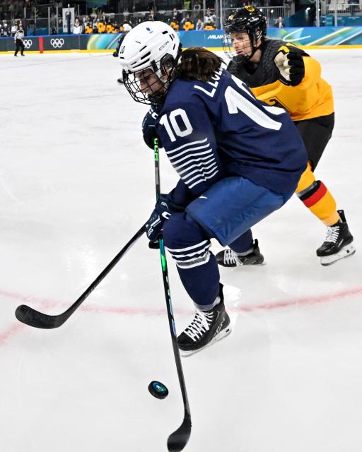 France's #10 Sophie Leclerc controls the puck during the women's preliminary round Group B Ice Hockey match between Germany and France at the Milano Rho Ice Hockey Arena at the Milano Cortina 2026 Winter Olympic Games in Milan, on February 9, 2026. (Photo by Alexander NEMENOV / AFP)