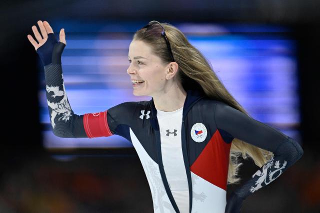 Czechia's Nikola Zdrahalova waves after competing in the speed skating women's 1000m during the Milano Cortina 2026 Winter Olympic Games at Milano Speed Skating Stadium in Milan on February 9, 2026. (Photo by WANG Zhao / AFP)