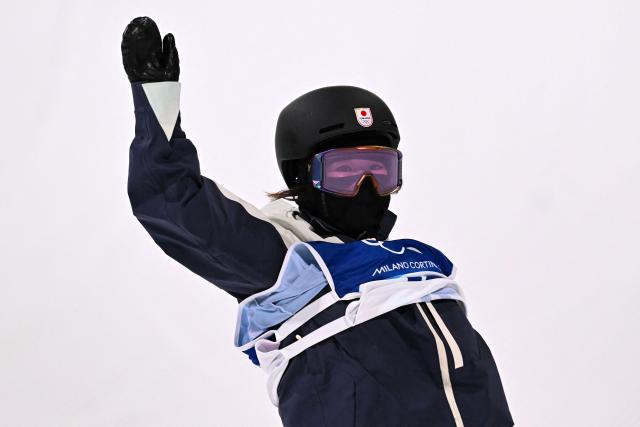 Japan's Reira Iwabuchi reacts after competing in the snowboard women's big air final run 1 during the Milano Cortina 2026 Winter Olympic Games at Livigno Snow Park, in Livigno (Valtellina), on February 9, 2026. (Photo by Kirill KUDRYAVTSEV / AFP)
