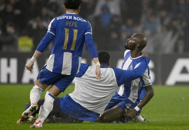 TOPSHOT - FC Porto's Ivorian midfielder #42 Seko Fofana (R) celebrates scoring his team's first goal during the Portuguese League football match between FC Porto and Sporting CP at Dragao stadium in Porto, on February 9, 2026. (Photo by Miguel RIOPA / AFP)