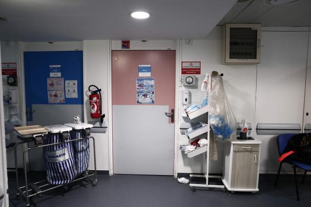 This photograph shows a view of the sterile ward at the Timone pediatric hospital in Marseille on January 23, 2026. The “Sourire а la vie” association, which operates within the hospital, offers children with cancer to engage in physical activity during their often lengthy hospital stays. (Photo by Thibaud MORITZ / AFP)