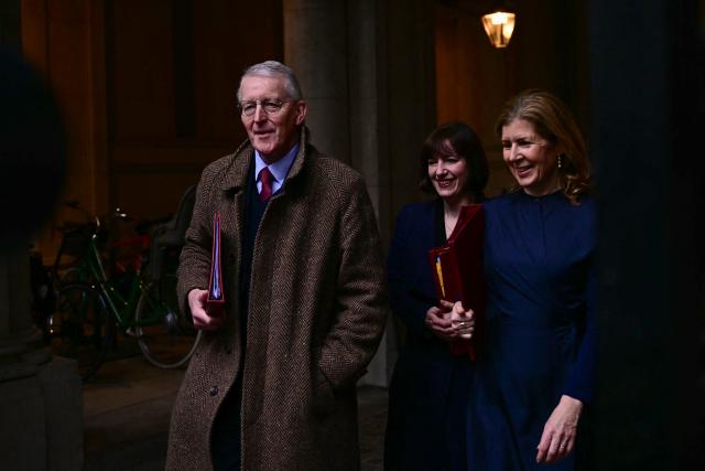 Britain's Secretary of State for Northern Ireland Hilary Benn (L), Britain's Education Secretary Bridget Phillipson (C) and Jenny Chapman (R), minister of state (International Development, Latin America and Caribbean) arrive for a cabinet meeting at 10 Downing Street in central London on February 10, 2026. Britain's Prime Minister Keir Starmer insisted he would not "walk away" on February 9 after a prominent ally demanded the prime minister quit for embroiling the British government in the Jeffrey Epstein scandal. (Photo by Ben STANSALL / AFP)