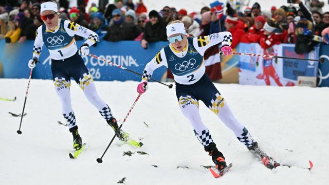 Sweden's Jonna Sundling (R) and Sweden's Linn Svahn compete during the women's cross country sprint classic final event of the Milano Cortina 2026 Winter Olympic Games at Tesero Cross-Country Skiing Stadium in Lago di Tesero (Val di Fiemme), on February 10, 2026. (Photo by Javier SORIANO / AFP)