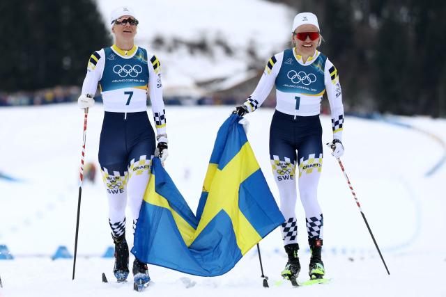 (From L) Gold medallist Sweden's Linn Svahn (R) and bronze medallist Sweden's Maja Dahlqvist celebrate after competing during the women's cross country sprint classic final event of the Milano Cortina 2026 Winter Olympic Games at Tesero Cross-Country Skiing Stadium in Lago di Tesero (Val di Fiemme), on February 10, 2026. (Photo by Anne-Christine POUJOULAT / AFP)
