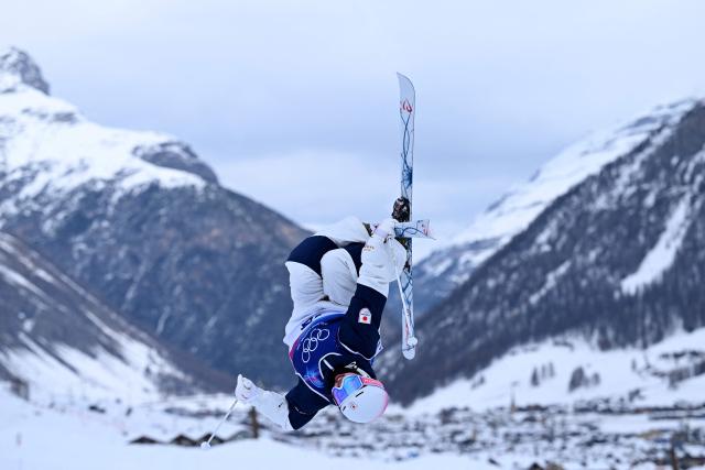 Japan's Haruka Nakao warms up before the freestyle skiing women's moguls qualification 1 during the Milano Cortina 2026 Winter Olympic Games at Livigno Aerials & Moguls Park, in Livigno (Valtellina), on February 10, 2026. (Photo by Kirill KUDRYAVTSEV / AFP)