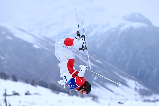 France's Marie Duaux competes in the freestyle skiing women's moguls qualification 1 during the Milano Cortina 2026 Winter Olympic Games at Livigno Aerials & Moguls Park, in Livigno (Valtellina), on February 10, 2026. (Photo by Kirill KUDRYAVTSEV / AFP)