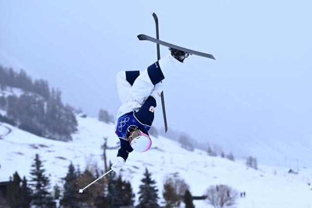 Japan's Rino Yanagimoto competes in the freestyle skiing women's moguls qualification 1 during the Milano Cortina 2026 Winter Olympic Games at Livigno Aerials & Moguls Park, in Livigno (Valtellina), on February 10, 2026. (Photo by Kirill KUDRYAVTSEV / AFP)