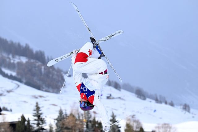 Canada's Maia Schwinghammer competes in the freestyle skiing women's moguls qualification 1 during the Milano Cortina 2026 Winter Olympic Games at Livigno Aerials & Moguls Park, in Livigno (Valtellina), on February 10, 2026. (Photo by Kirill KUDRYAVTSEV / AFP)