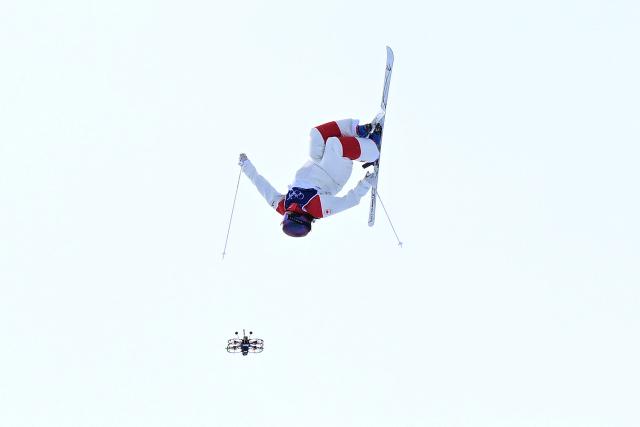 Canada's Maia Schwinghammer competes in the freestyle skiing women's moguls qualification 1 during the Milano Cortina 2026 Winter Olympic Games at Livigno Aerials & Moguls Park, in Livigno (Valtellina), on February 10, 2026. (Photo by Kirill KUDRYAVTSEV / AFP)