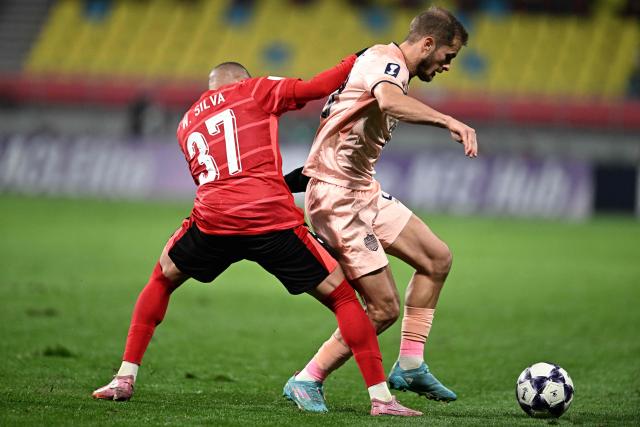Chengdu Rongcheng’s Brazilian midfilder Wellington Silva (L) fights for the ball with Buriram United's Serbian midfilder Goran Causic during their AFC Champions League football match in Chengdu, southwestern China's Sichuan province on February 10, 2026. (Photo by -STR / CN-STR / AFP) / China OUT