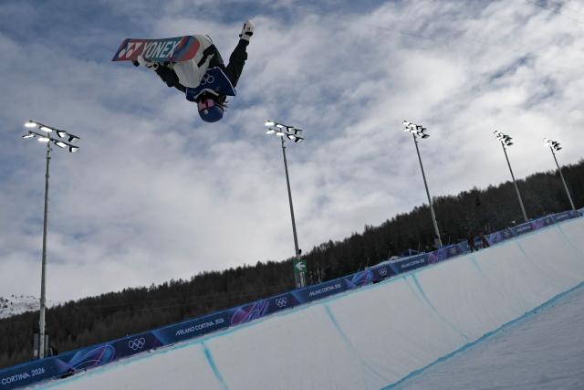 Japan's Sara Shimizu warms up prior to the snowboard women's halfpipe qualification run 1 during the Milano Cortina 2026 Winter Olympic Games at Livigno Snow Park, in Livigno (Valtellina), on February 11, 2026. (Photo by Jeff PACHOUD / AFP)