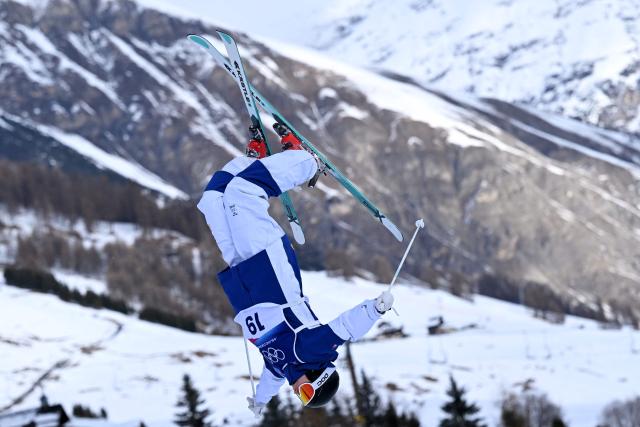 Sweden's Elis Lundholm competes in the freestyle skiing women's moguls qualification 2 during the Milano Cortina 2026 Winter Olympic Games at Livigno Aerials & Moguls Park, in Livigno (Valtellina), on February 11, 2026. (Photo by Kirill KUDRYAVTSEV / AFP)