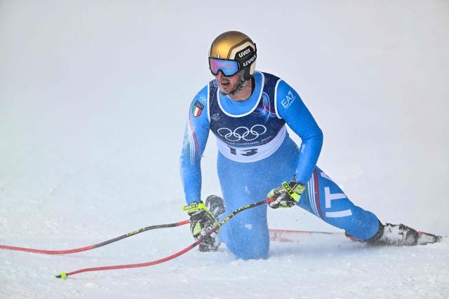 Italy's Dominik Paris reacts after losing his ski and falling in the men's super-G alpine skiing event during the Milano Cortina 2026 Winter Olympic Games at the Stelvio Ski Centre in Bormio (Valtellina) on February 11, 2026. (Photo by Fabrice COFFRINI / AFP)