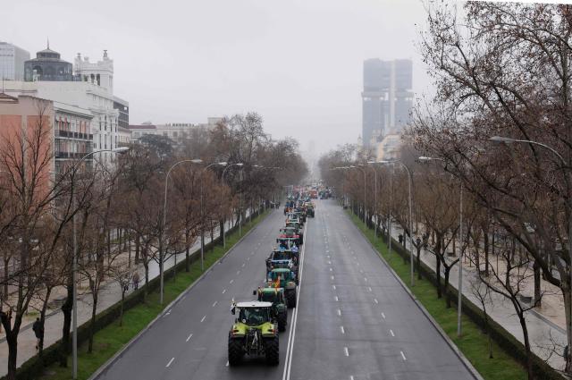 Spanish farmers protest with tractors against EU-Mercosur trade deal and the economic pressures facing the agricultural sector, on the Castellana avenue in Madrid on February 11, 2026. Spain on January 9 celebrated the approval by EU nations of a vast trade deal with South American bloc Mercosur, championed by business groups but loathed by many European farmers. (Photo by Oscar DEL POZO / AFP)