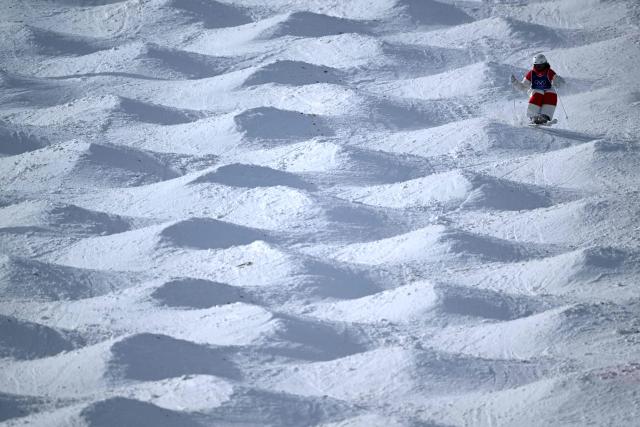 Canada's Ashley Koehler warms up before the freestyle skiing women's moguls final 1 during the Milano Cortina 2026 Winter Olympic Games at Livigno Aerials & Moguls Park, in Livigno (Valtellina), on February 11, 2026. (Photo by Kirill KUDRYAVTSEV / AFP)