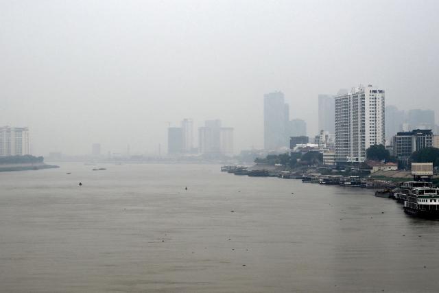 A general view shows heavy air pollution conditions over the Tonle Sap River in Phnom Penh on February 11, 2026. (Photo by TANG CHHIN Sothy / AFP)